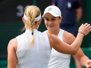 Ashleigh Bartyová zdolala Angelique Kerberovú v semifinále Wimbledonu 2021. 
