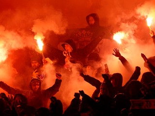 Fanúšikovia Feyenoordu Rotterdam počas zápasu v Berlíne
