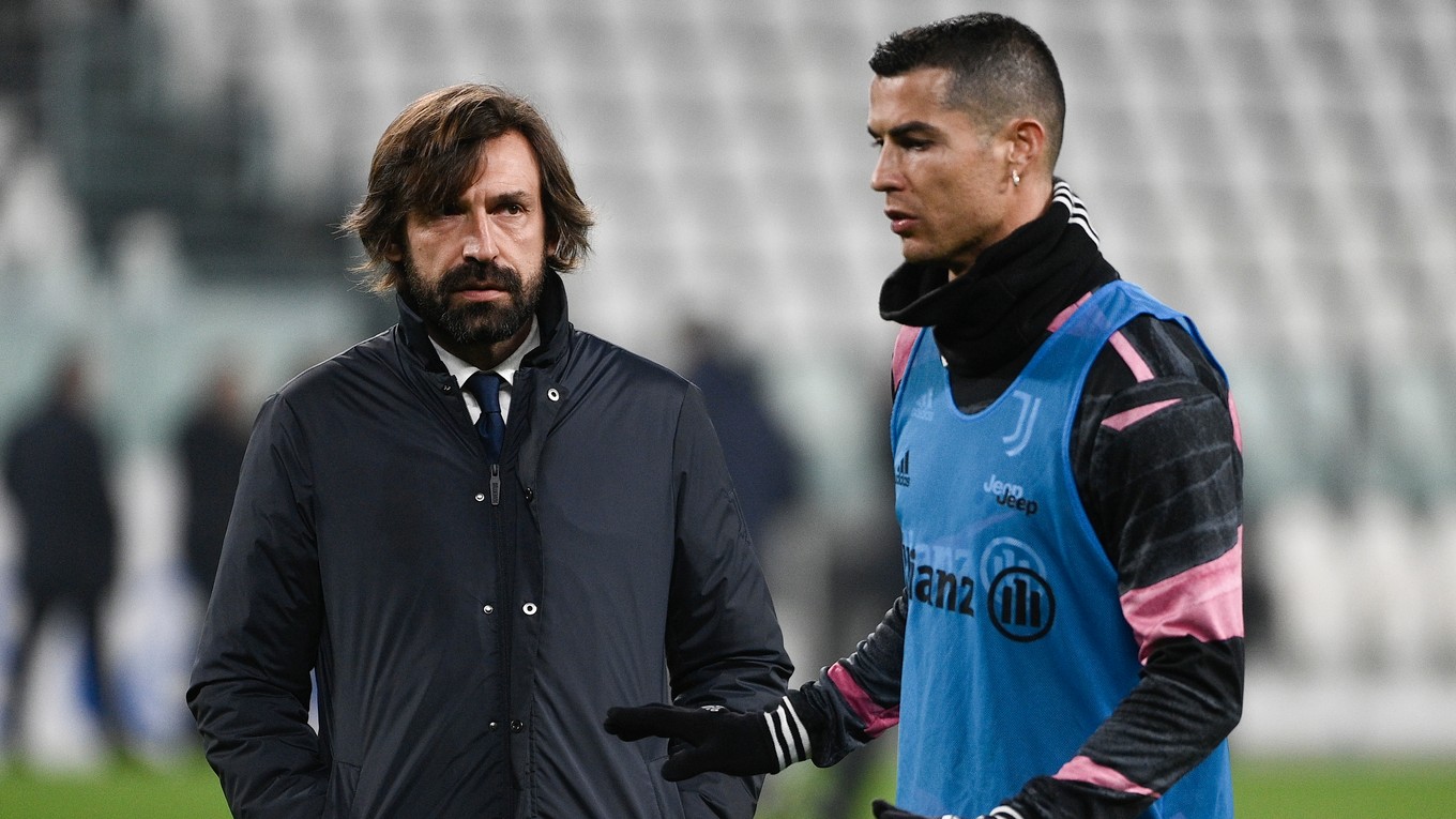Tréner Andrea Pirlo a Cristiano Ronaldo v Juventuse.