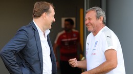 Vladimír Weiss st. (vľavo) priviedol Slovensko na majstrovstvá sveta 2010, Ján Kozák (vpravo) doviedol svojich zverencov na majstrovstvá Európy 2016.