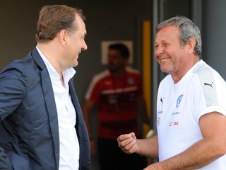 Vladimír Weiss st. (vľavo) priviedol Slovensko na majstrovstvá sveta 2010, Ján Kozák (vpravo) doviedol svojich zverencov na majstrovstvá Európy 2016.