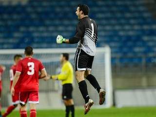 Futbalisti Gibraltáru sa tešia z remízy proti Slovensku v roku 2013.