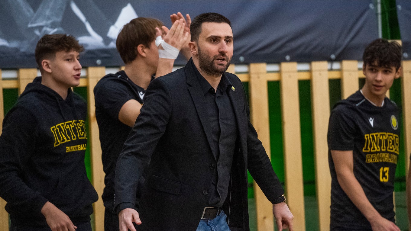 Tréner Interu Bratislava Danilo Rakočevič.