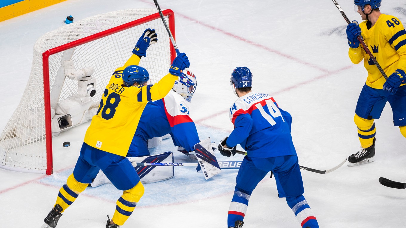 Anton Lander sa teší po strelenom góle v zápase Slovensko - Švédsko na ZOH 2022 v Pekingu.