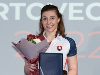 Barbora Mokošová s cenou pre najlepšiu gymnastku Slovenska v roku 2022. 