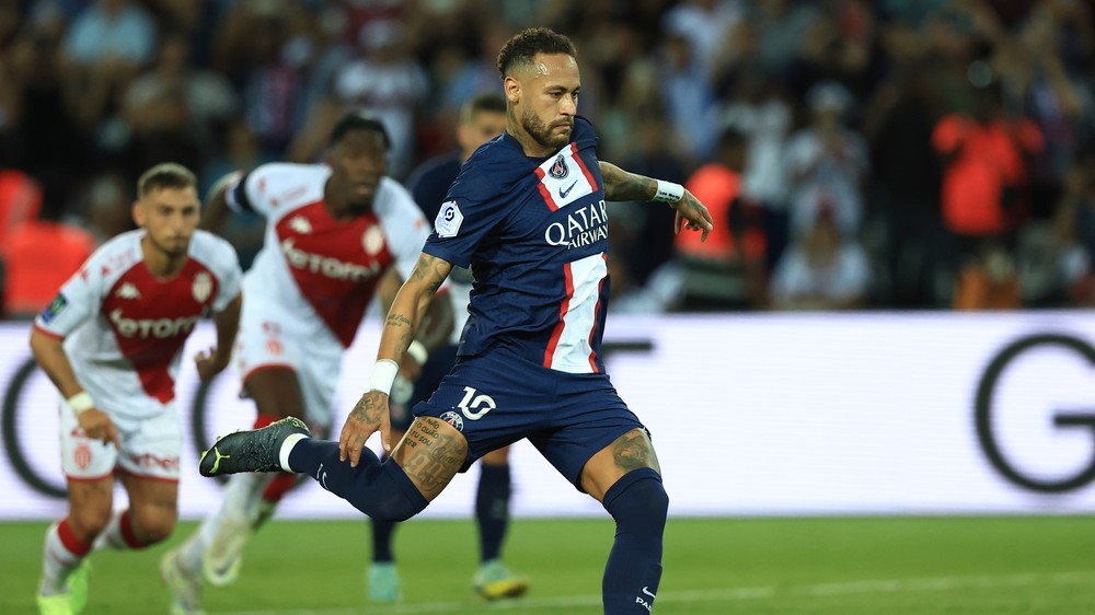Lyon ešte stále neprehral, k hladkej výhre PSG prispeli Mbappé a Neymar