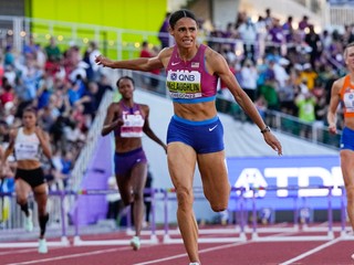 Posledné metre rekordného behu Sydney McLaughlinovej na 400 m prekážok. 