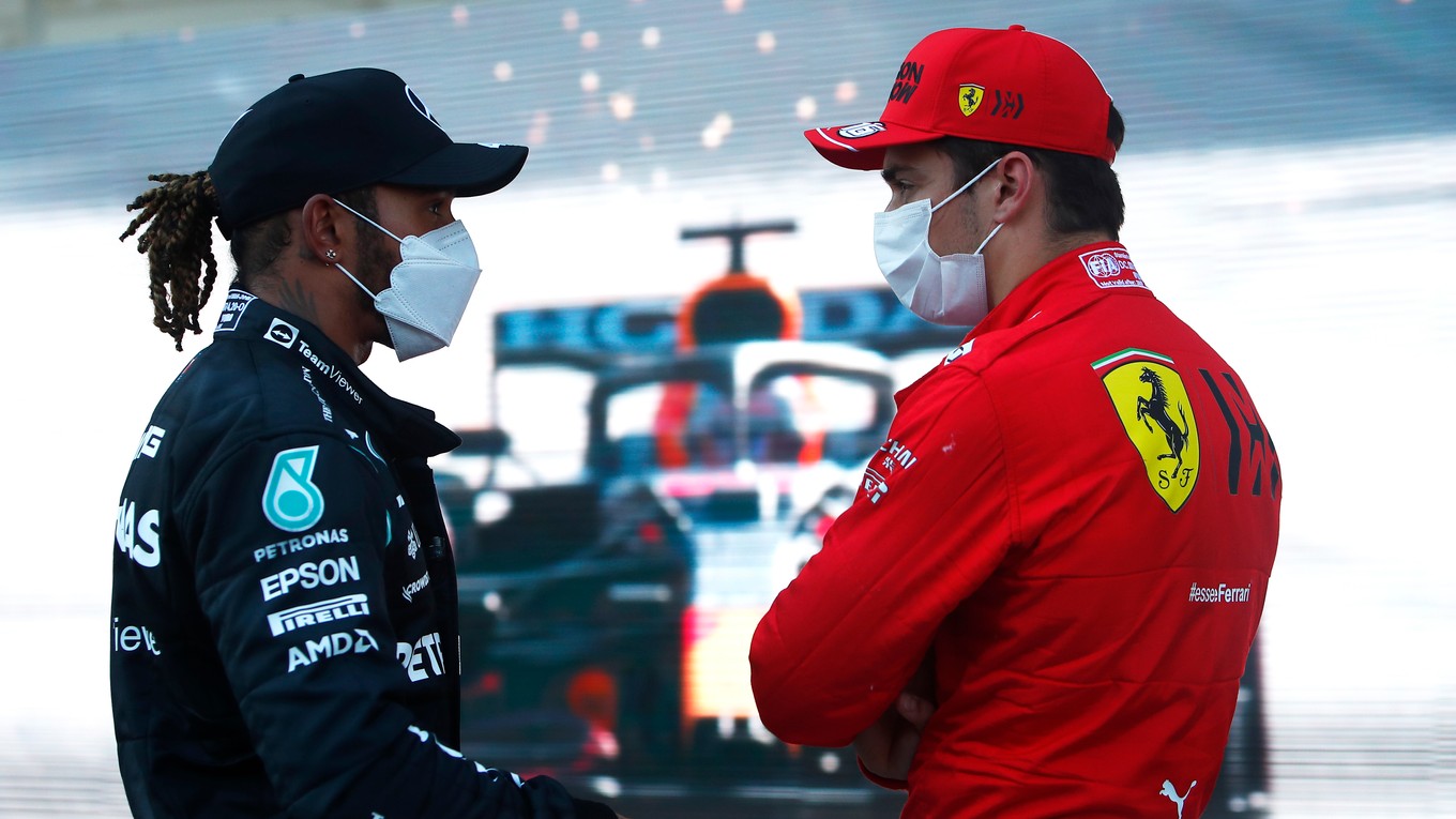 Lewis Hamilton a Charles Leclerc počas Veľkej ceny Azerbajdžanu 2021.