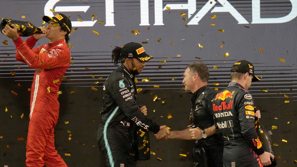 Verstappen je oficiálne majstrom. FIA zamietla oba protesty Mercedesu