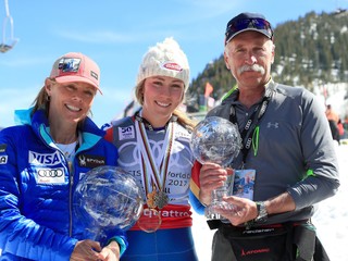 Mikaela Shiffrinová s rodičmi.