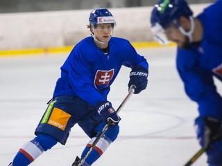 Andrej Kollár počas tréningu na MS v hokeji 2022.