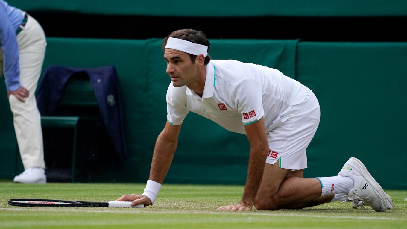 Roger Federer vo Wimbledone 2021.