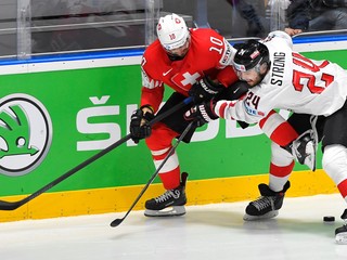 Andres Ambühl (vľavo) v drese Švajčiarska.