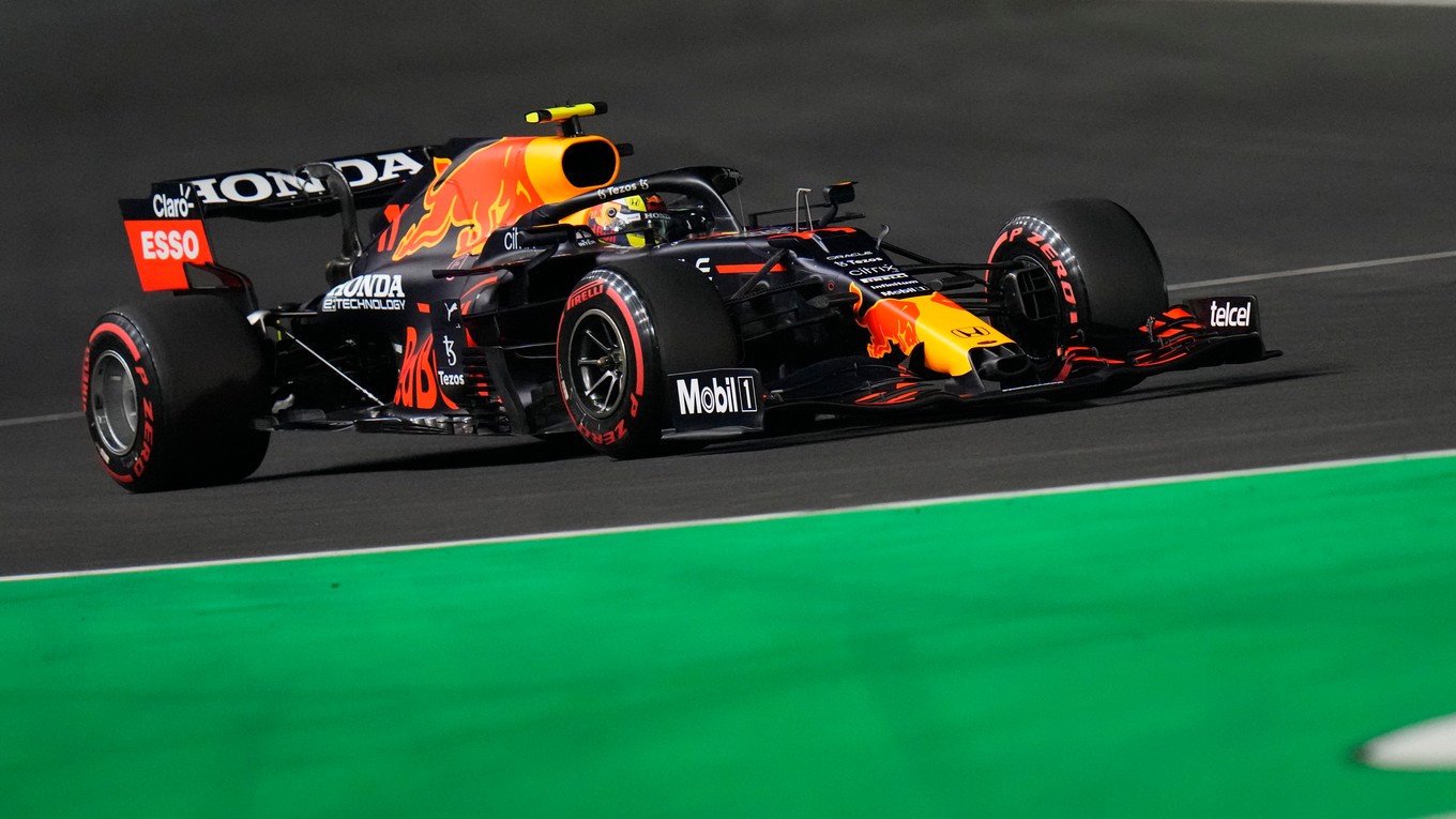 Prvý tréning na Veľkú cenu Abú Zabí vyhral Max Verstappen. 