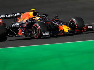 Prvý tréning na Veľkú cenu Abú Zabí vyhral Max Verstappen. 