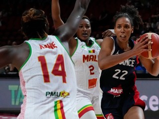 Momentka zo zápasu Mali Francúzsko.