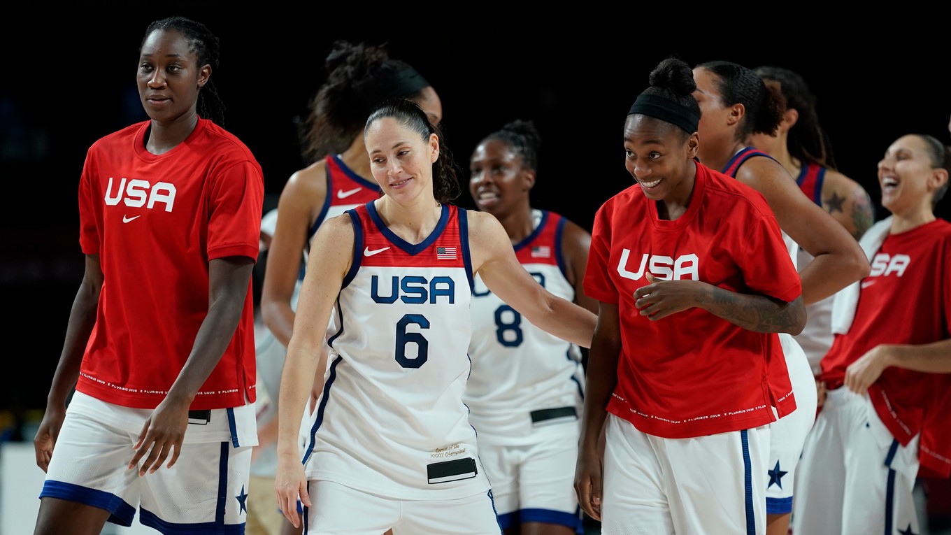 Basketbalistky USA na ilustračnom zábere. 