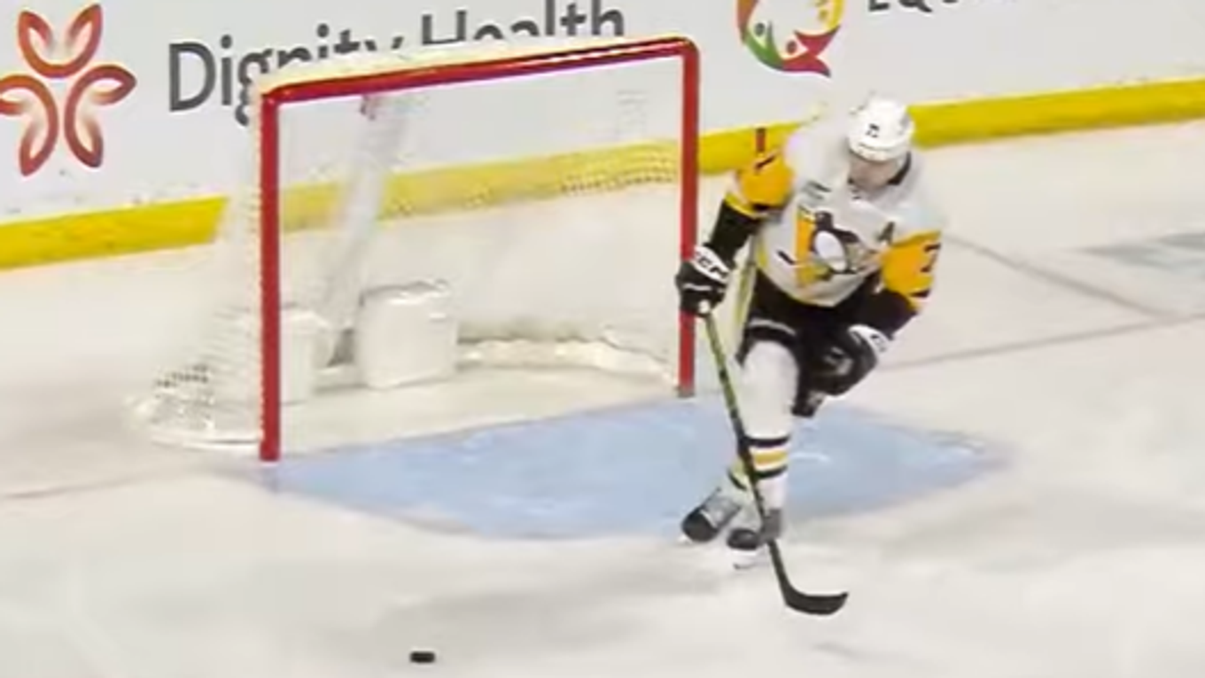 Pittsburgh Penguins dostávajú kuriózny vlastný gól.
