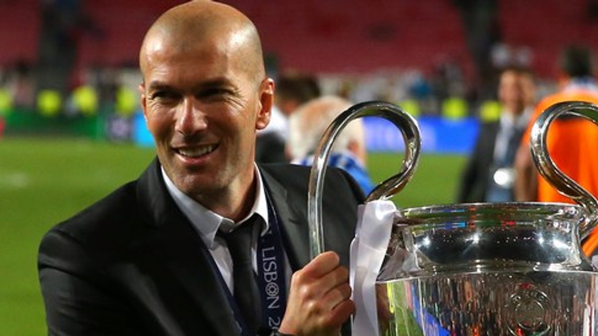 Zinedine Zidane asistoval v poslednej sezóne trénerovi A-mužstva Realu.