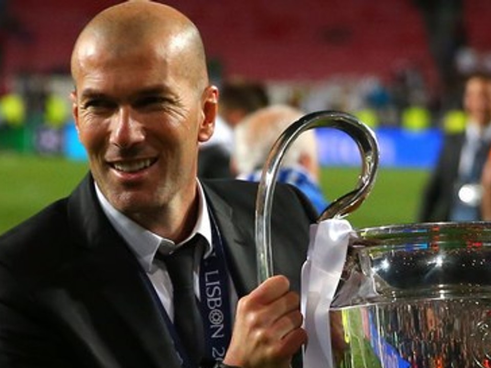 Zinedine Zidane asistoval v poslednej sezóne trénerovi A-mužstva Realu.