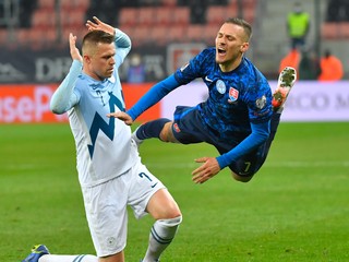 Momentka zo zápasu kvalifikácie MS vo futbale 2022 Slovensko - Slovinsko.