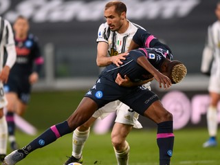 Obranca Giorgio Chiellini bude Juventusu istý čas chýbať.
