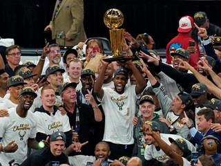 Basketbalisti Milwaukee Bucks sa tešia z triumfu v NBA.