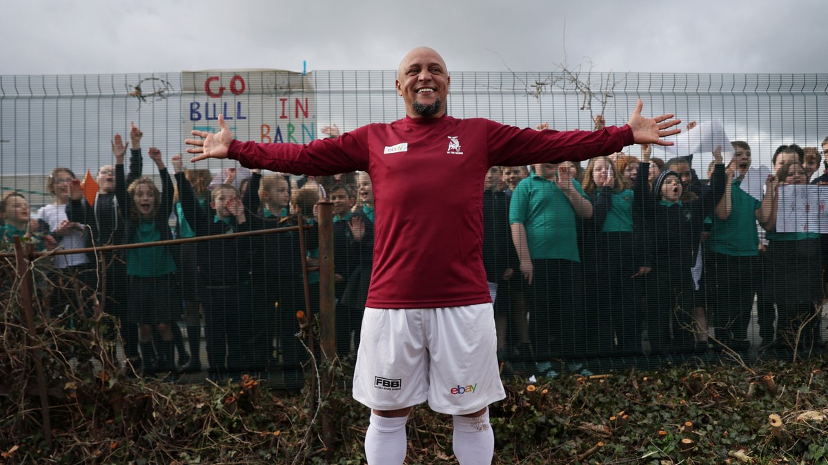 Roberto Carlos v drese amatérskeho tímu Bull in the Barne.