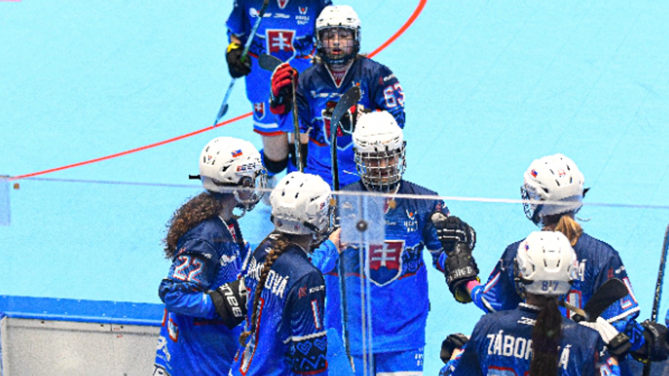 Slovenské hokejbalistky počas MS 2026.