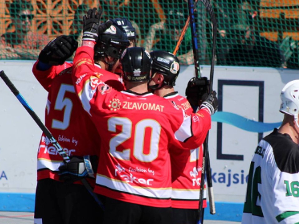 Fotka zo zápasu LG Bratislava - HBK H+H Skalica.