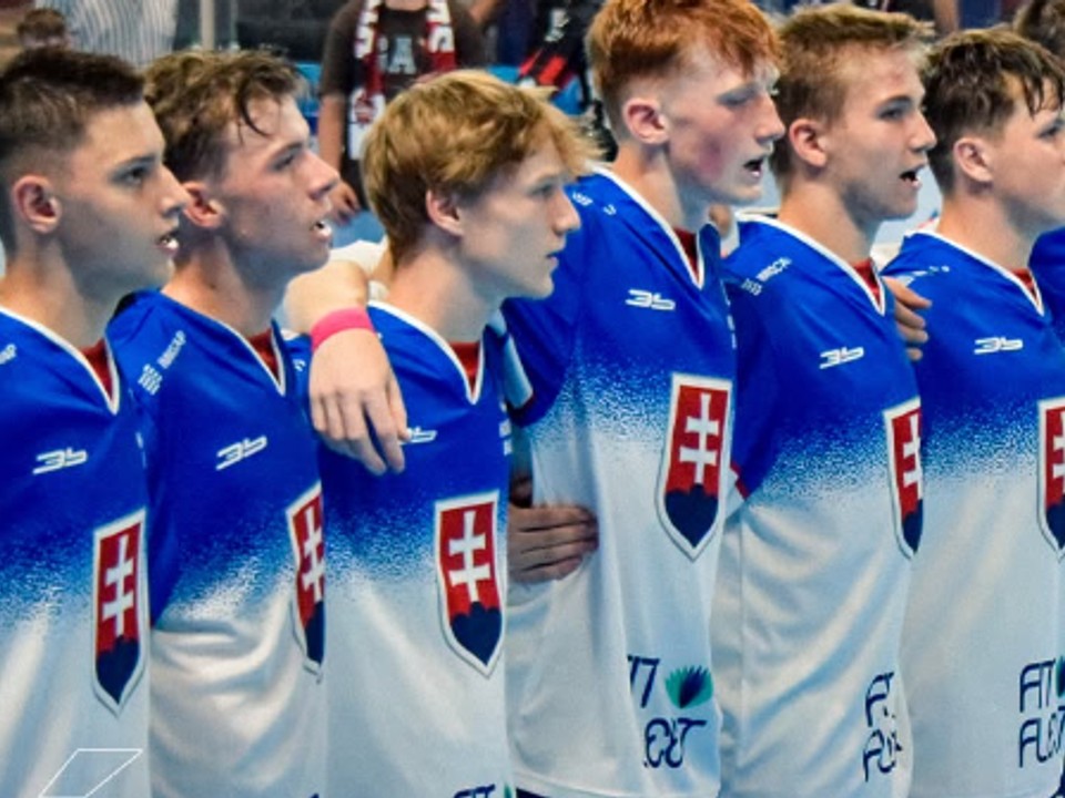 Slovenskí reprezentanti v hokejbale do 16 rokov.