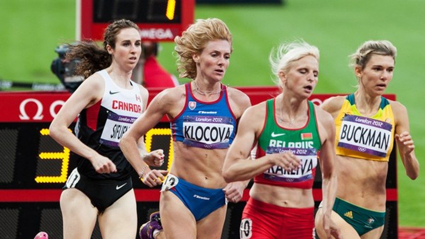 Lucia Klocová (druhá zľava) a Natalia Korejvová (druhá sprava) počas olympijského finálového behu.