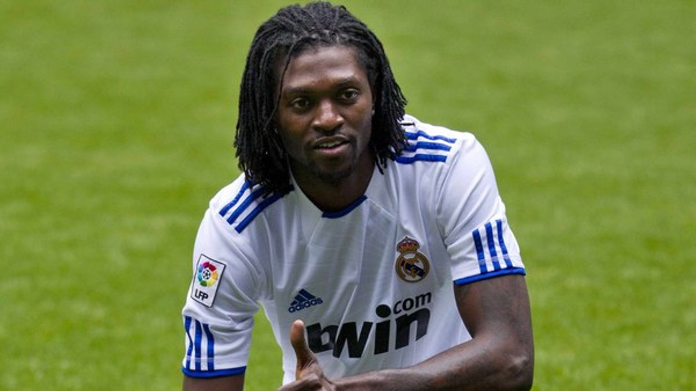 Emmanuel Adebayor v drese Realu Madrid na archívnej snímke. 