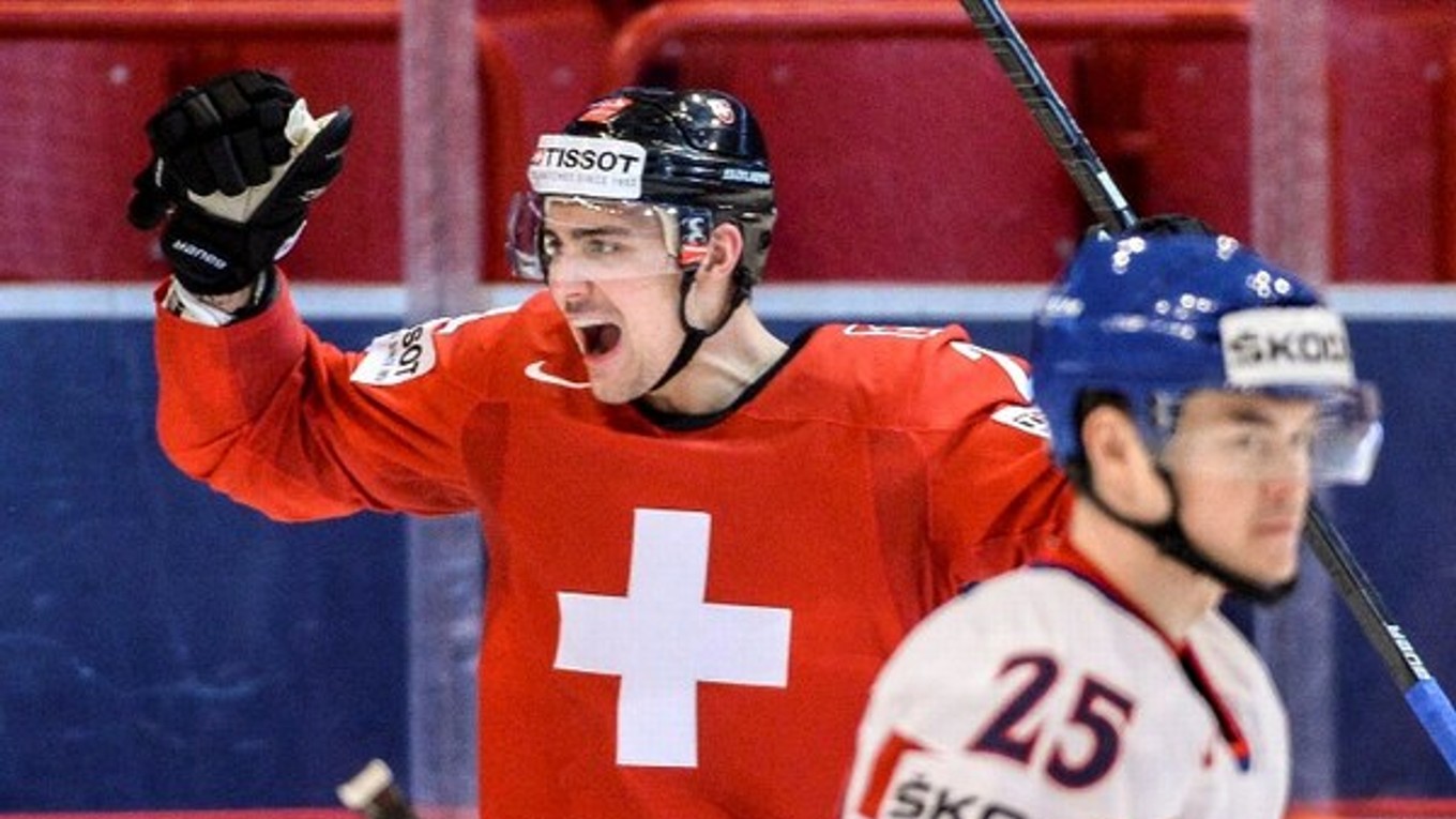 Nino Niederreiter v drese Švajčiarska.