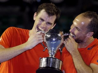 Jamie Murray (vľavo).