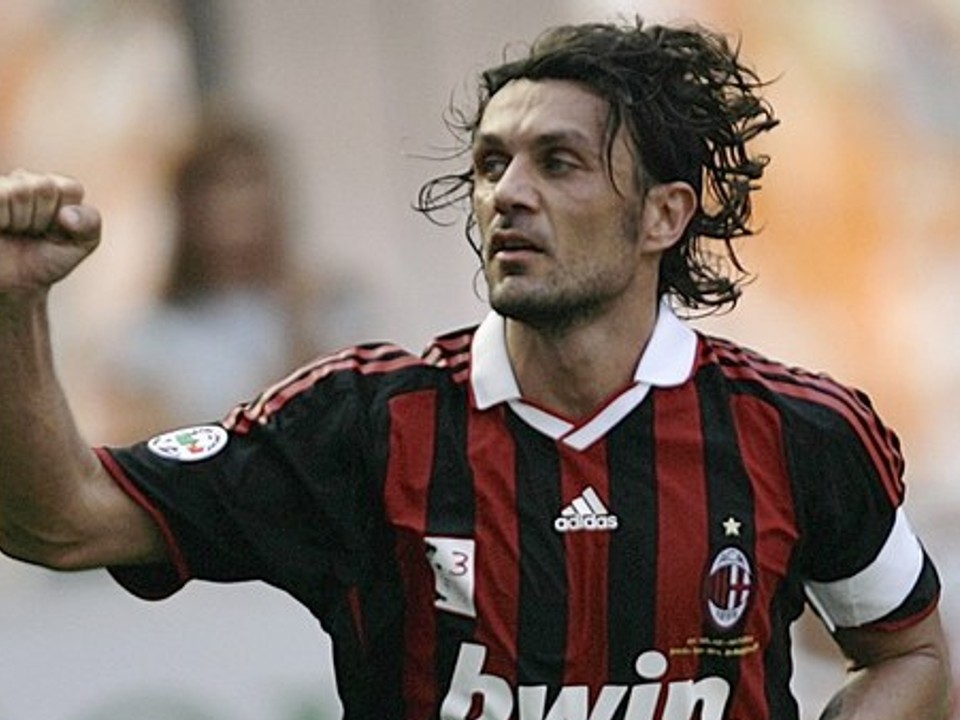 Paolo Maldini ako kapitán AC Miláno.