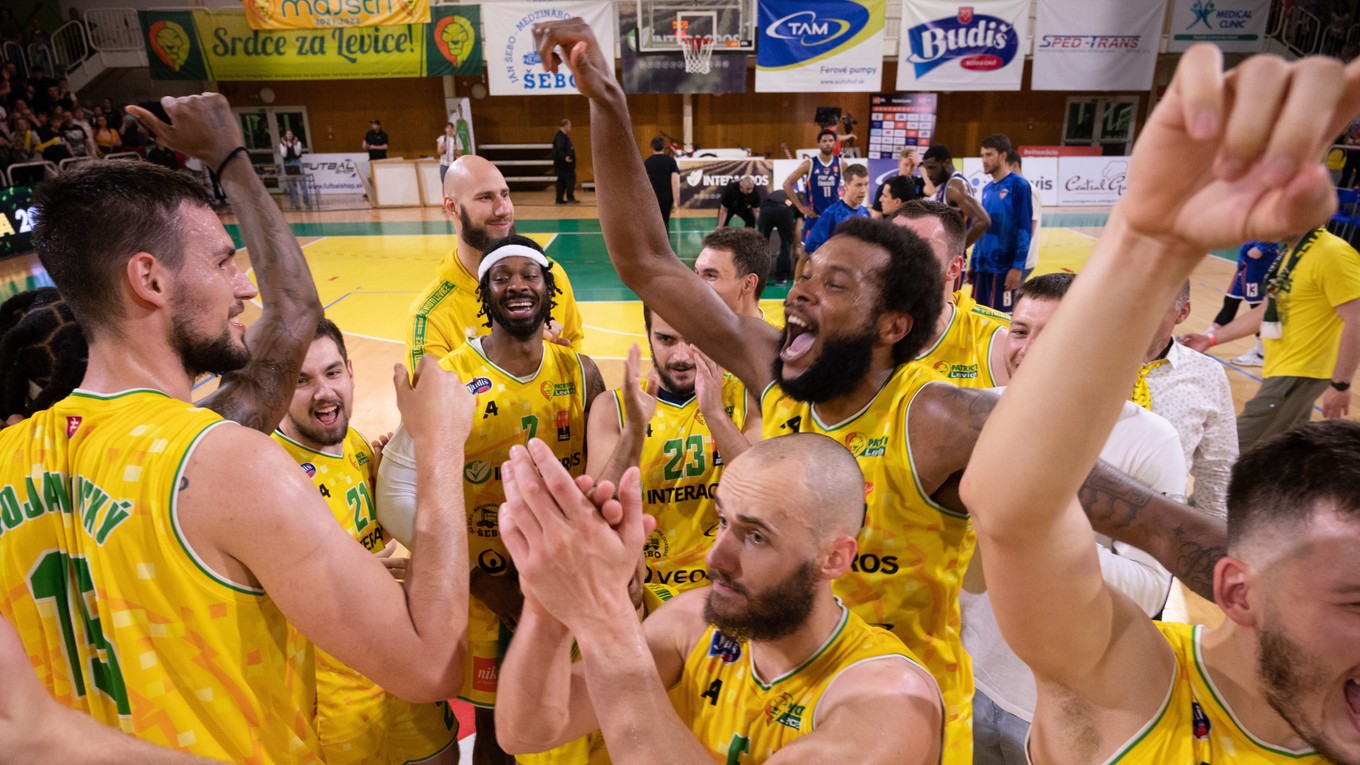 Basketbalisti Patrioti Levice.