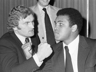 Joe Bugner (vľavo). 