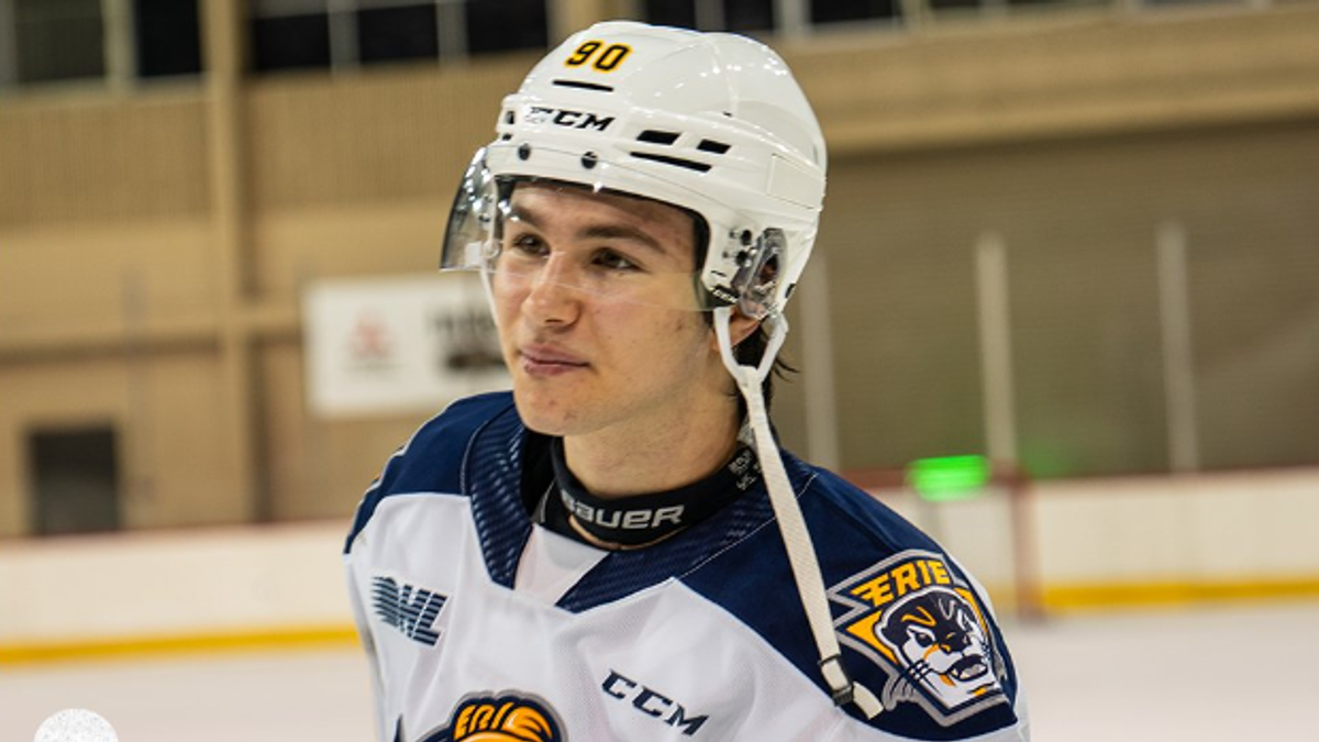 Martin Mišiak v drese Erie Otters.