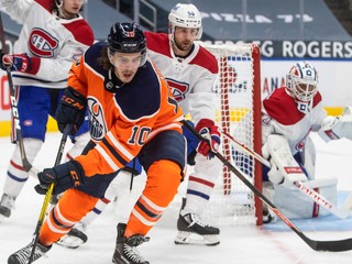 Joakim Nygard (Edmonton Oilers) a Tomáš Tatar (Montreal Canadiens) v zápase NHL.