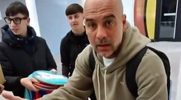 Guardiola vypenil na predajcu autogramov