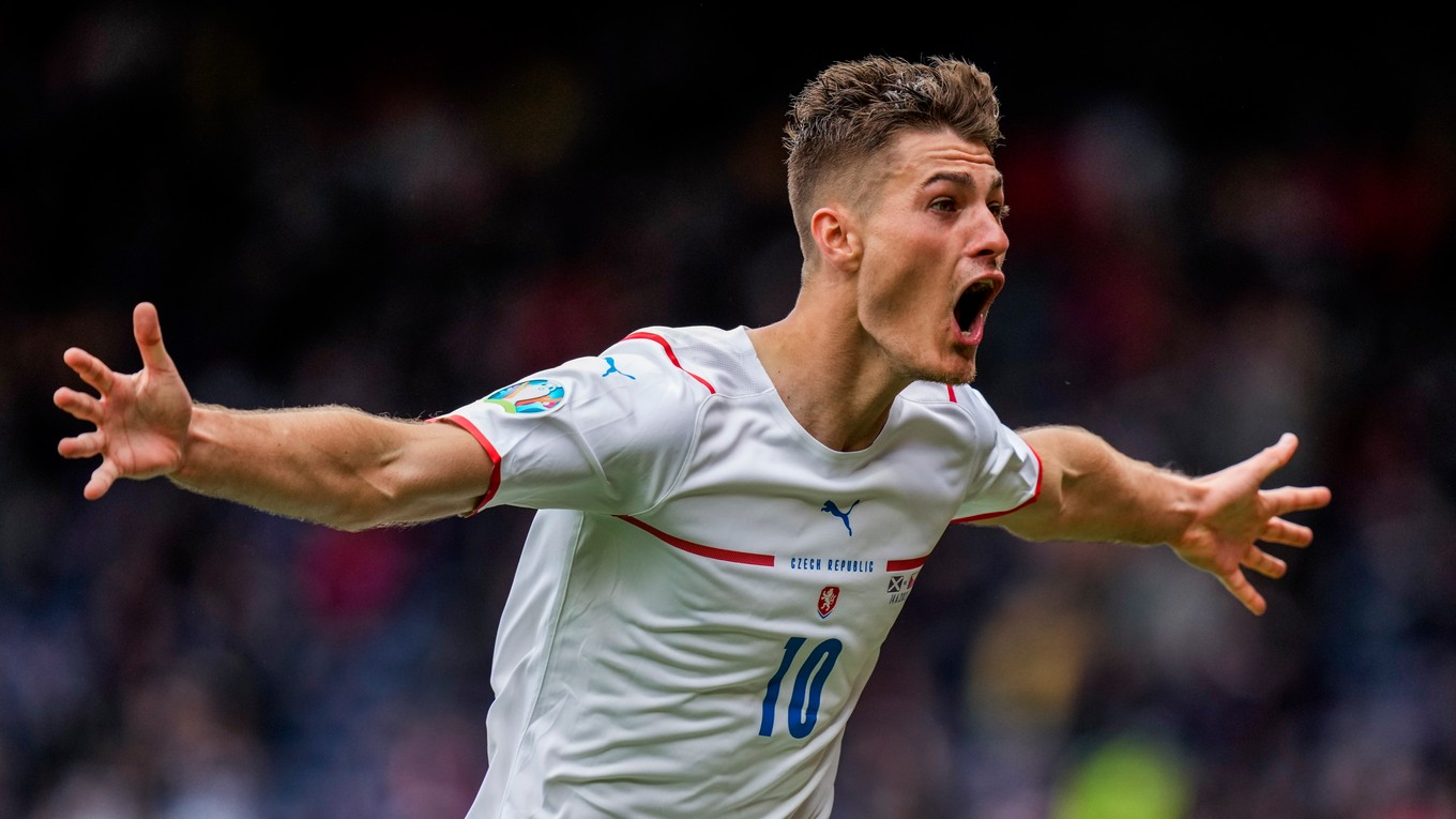 Patrik Schick oslavuje druhý gól v zápase Škótsko - Česko na EURO 2020.