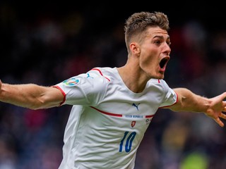 Patrik Schick oslavuje druhý gól v zápase Škótsko - Česko na EURO 2020.