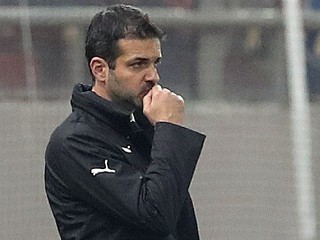 Andrea Stramaccioni na lavičke Sparty Praha.