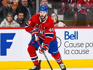 Joel Edmundson v drese Montreal Canadiens.