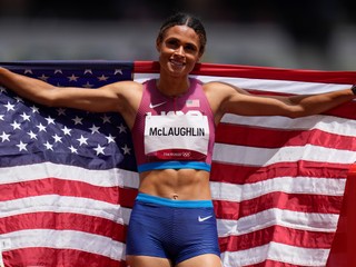 Sydney McLaughlinová prekonala v behu na 400 m prekážok vlastný svetový rekord na LOH Tokio 2020 / 2021.