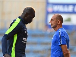 Mamadou Sakho a tréner Michel Der Zakarian.