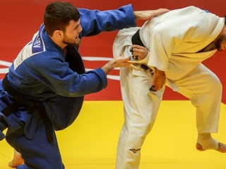 Ajub Blijev v súboji.