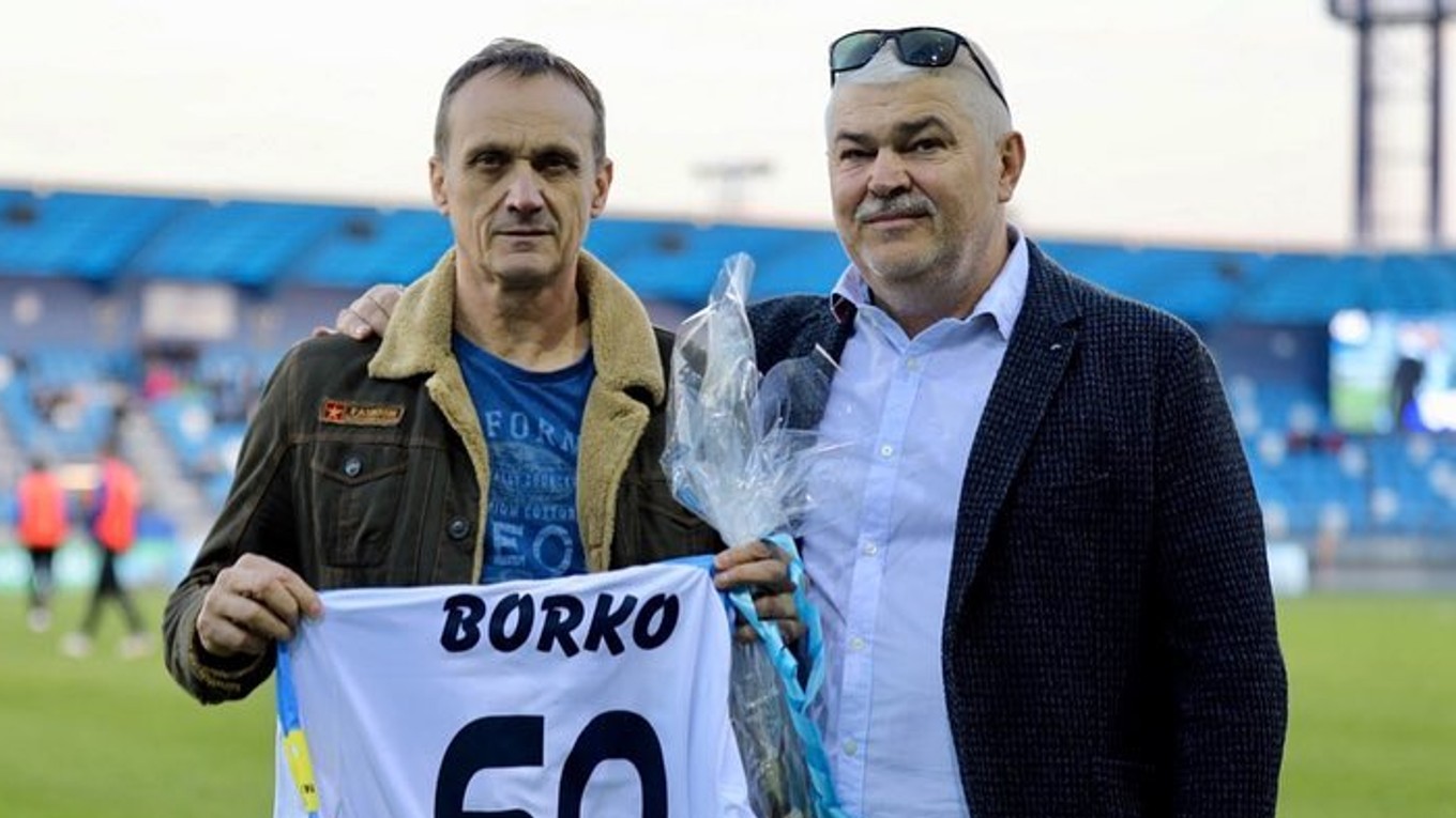 Dušan Borko je s FC Nitra spätý. Počas osláv jubilea v roku 2018 dostal špeciálny dres.
