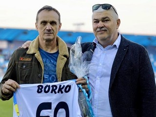 Dušan Borko je s FC Nitra spätý. Počas osláv jubilea v roku 2018 dostal špeciálny dres.